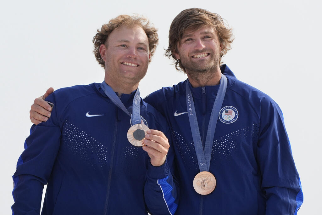 FILE - Olympic bronze medalists Ian Barrows and Hans Henken of the United States, pose with their medals during the men's skiff medal ceremony at the 2024 Summer Olympics, Friday, Aug. 2, 2024, in Marseille, France. (AP Photo/Jacquelyn Martin, File)