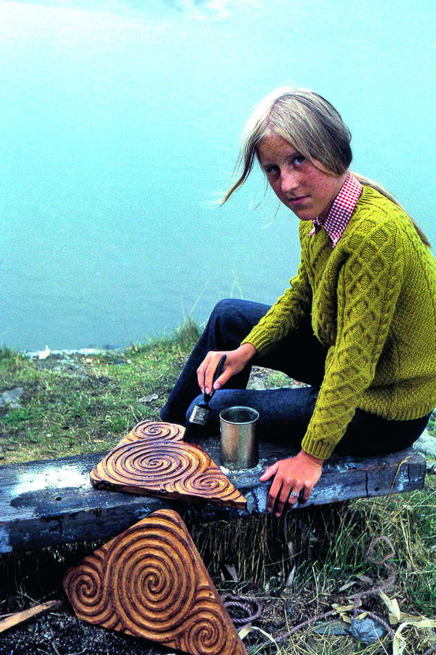 Hanneke Boon working on a boat